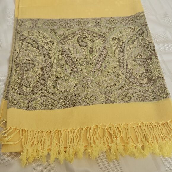HOST PICK🥳 Elegant Yellow and Gray Scarf - Picture 9 of 16
